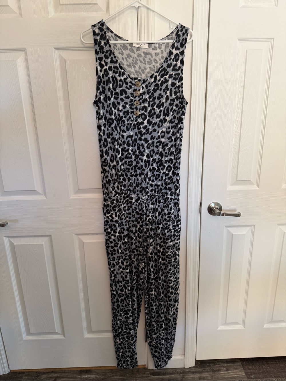 Zenana Outfitters Gray & Black Leopard Print Sleeveless Jumpsuit